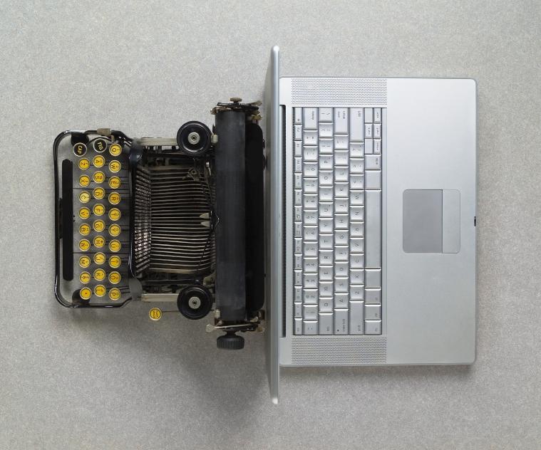 Res_4002537_old_new_typewriter_laptop_computer